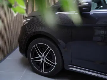 Mercedes-Benz V 300d Extra Lang 4M AMG 8 Locuri