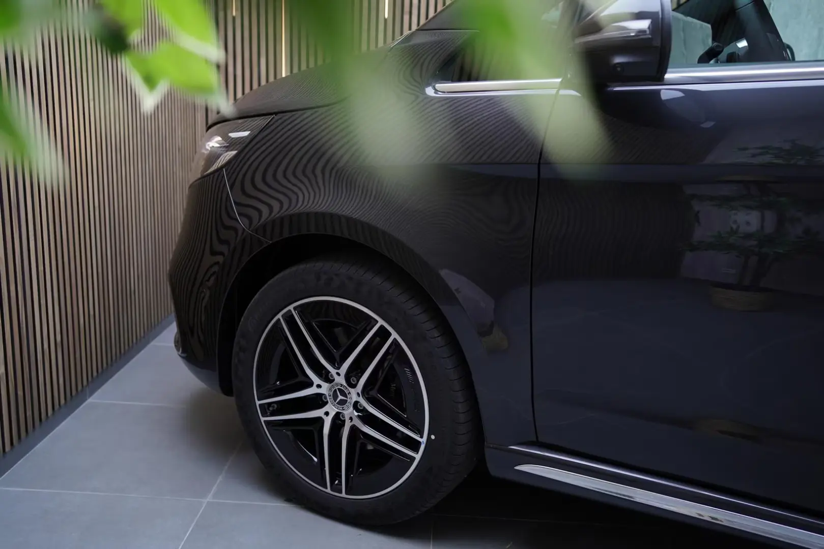 Mercedes-Benz V 300d Extra Lang 4M AMG 8 Locuri