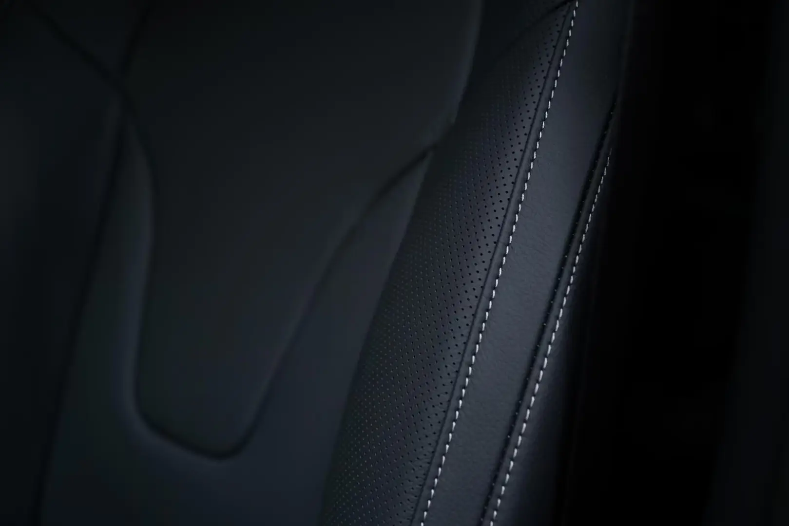 Mercedes-Benz V 300d Extra Lang 4M AMG 8 Locuri