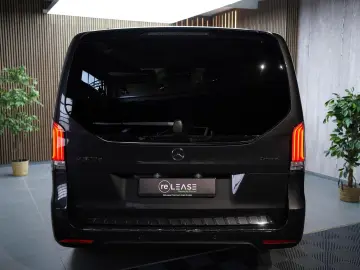 Mercedes-Benz V 300d Extra Lang 4M AMG 8 Locuri