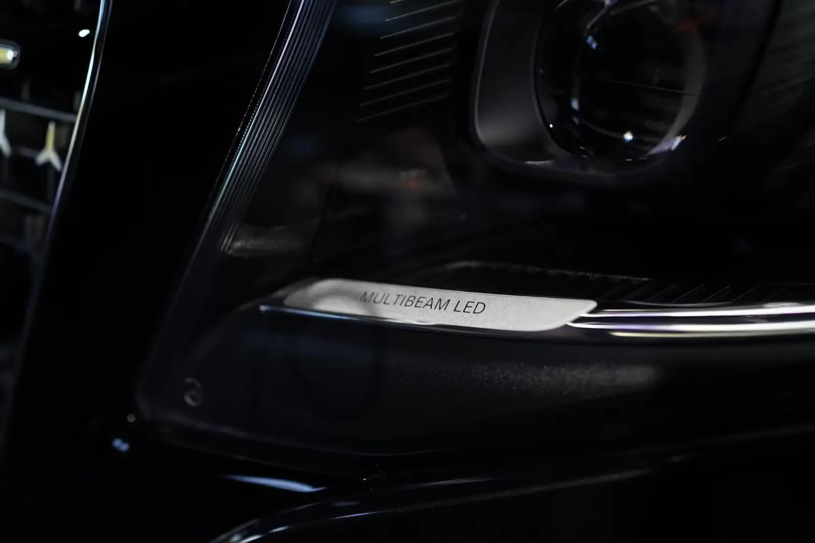 Mercedes-Benz V 300d Extra Lang 4M AMG 8 Locuri