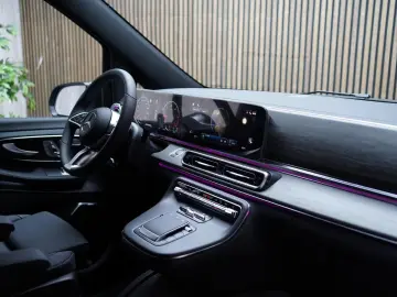 Mercedes-Benz V 300d Extra Lang 4M AMG 8 Locuri