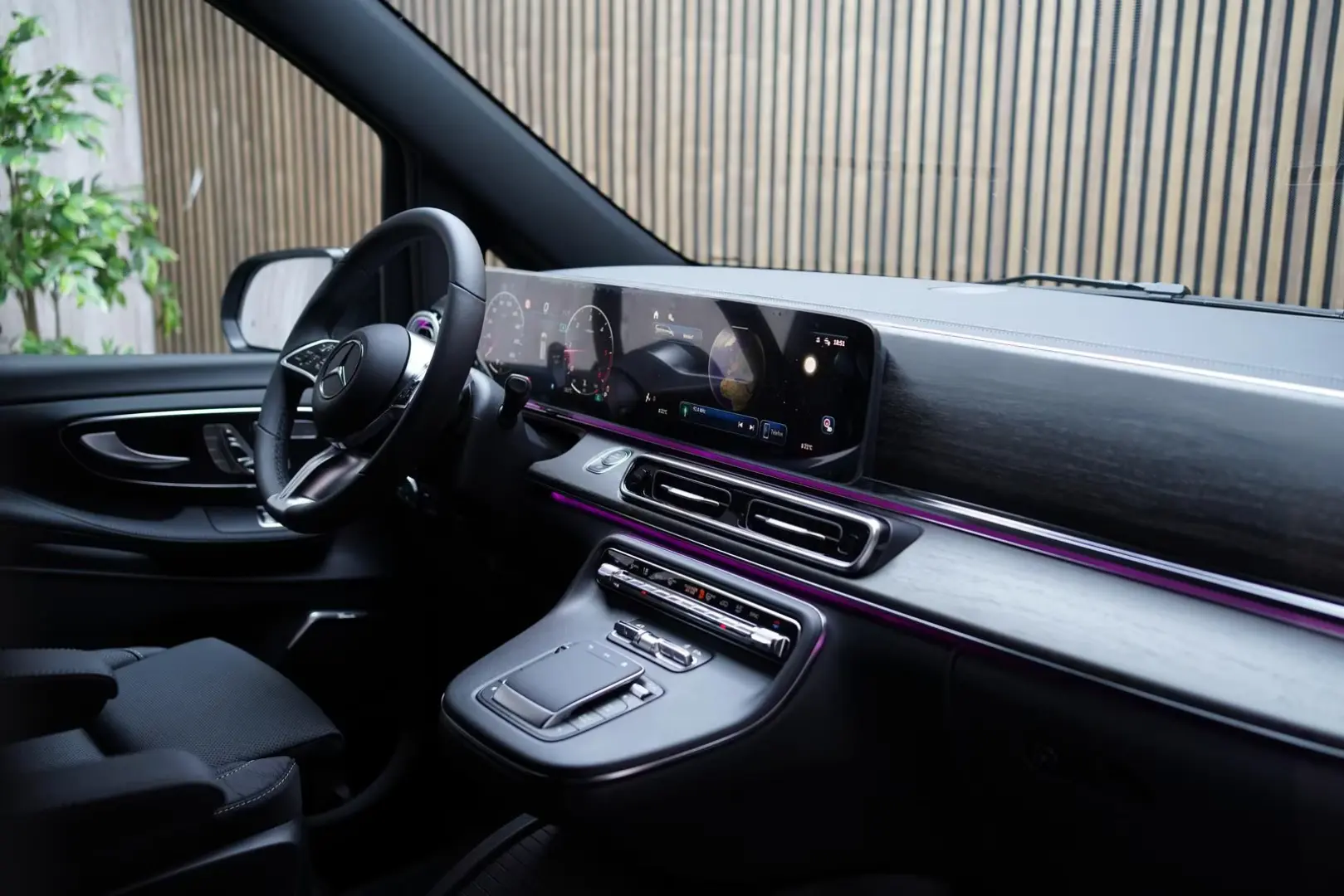 Mercedes-Benz V 300d Extra Lang 4M AMG 8 Locuri