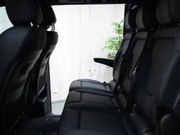 Mercedes-Benz V 300d Extra Lang 4M AMG 8 Locuri