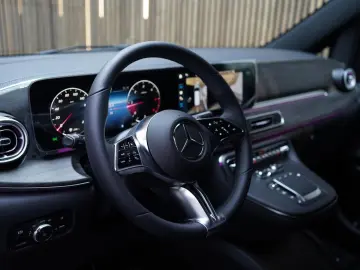 Mercedes-Benz V 300d Extra Lang 4M AMG 8 Locuri
