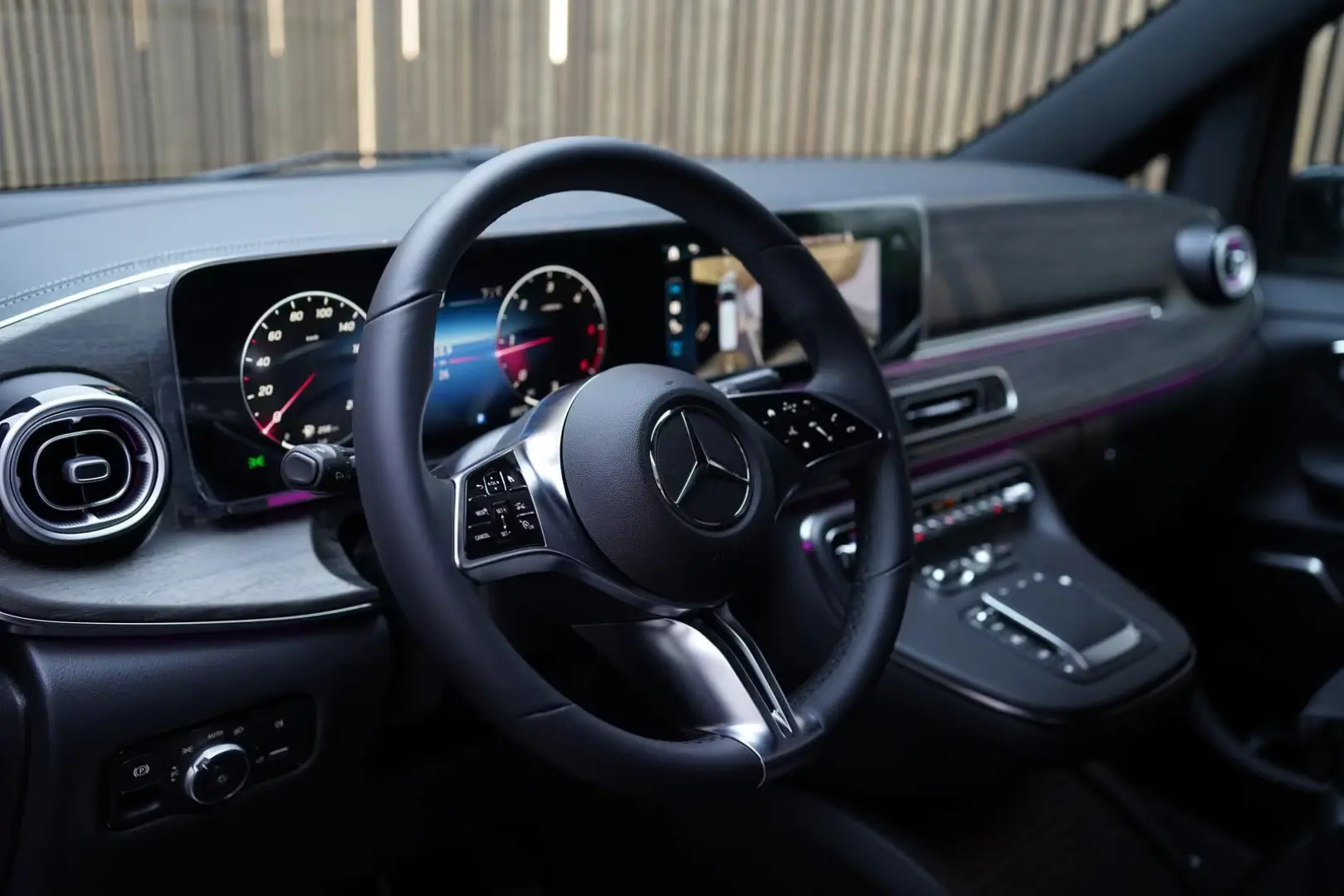 Mercedes-Benz V 300d Extra Lang 4M AMG 8 Locuri