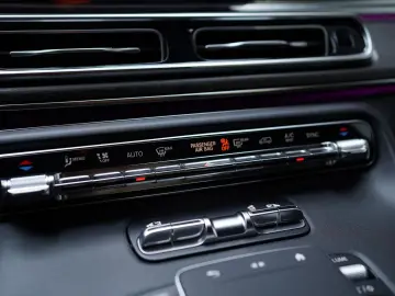 Mercedes-Benz V 300d Extra Lang 4M AMG 8 Locuri
