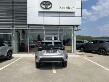 Toyota Hybrid 2025 | CVT | LED | Android Auto | 116 CP