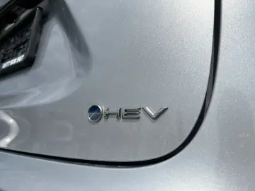 Toyota Hybrid 2025 | CVT | LED | Android Auto | 116 CP