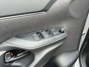 Toyota Hybrid 2025 | CVT | LED | Android Auto | 116 CP