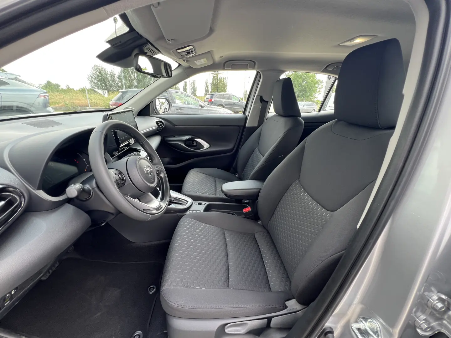 Toyota Hybrid 2025 | CVT | LED | Android Auto | 116 CP