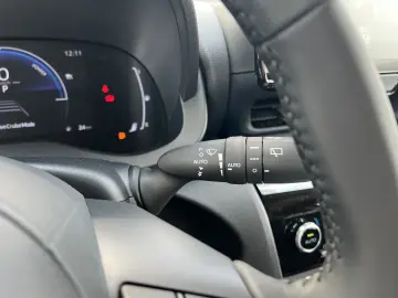 Toyota Hybrid 2025 | CVT | LED | Android Auto | 116 CP