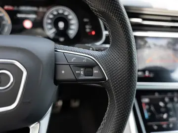 Q8 55 TFSI e quattro S-Line AHK HUD 360° LED SHZ