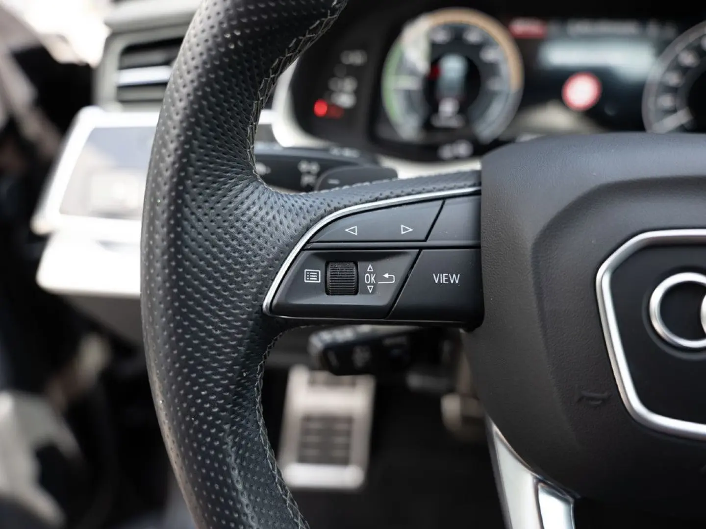 Q8 55 TFSI e quattro S-Line AHK HUD 360° LED SHZ