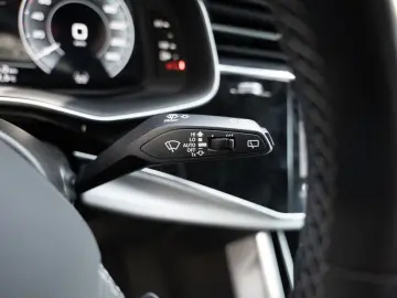 Q8 55 TFSI e quattro S-Line AHK HUD 360° LED SHZ
