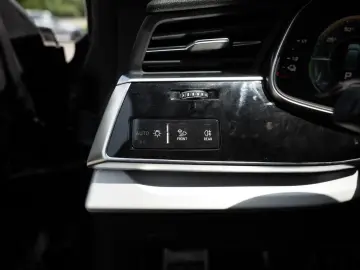 Q8 55 TFSI e quattro S-Line AHK HUD 360° LED SHZ