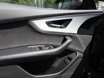 Q8 55 TFSI e quattro S-Line AHK HUD 360° LED SHZ