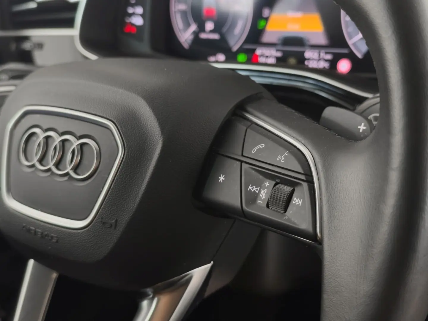 Q8 55 TFSI e QUATTRO+NAVI+HD MATRIX+AHK+LHZ+AIR