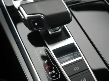 Q8 55 e quattro S line LED B&O LEDER SHZ NAVI