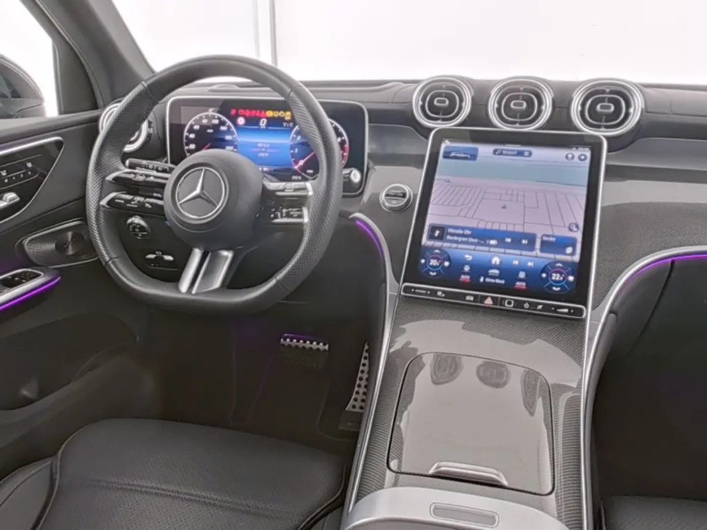 GLC 300 4M AMG+PANO+HUD+DIGITALL+AHK+MEMORY+360°