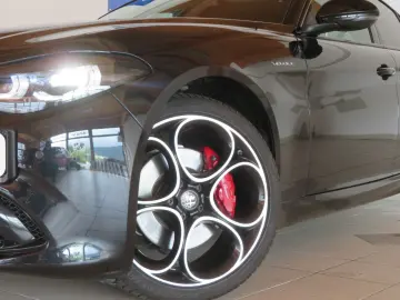 Giulia Veloce Q4 2.0 280PS 8AT *Premium-AudioPak