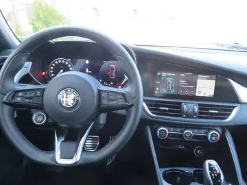 Giulia Veloce Q4 2.0 280PS 8AT *Premium-AudioPak