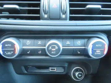 Giulia Veloce Q4 2.0 280PS 8AT *Premium-AudioPak