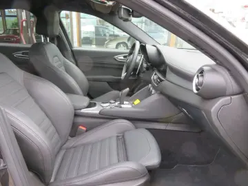 Giulia Veloce Q4 2.0 280PS 8AT *Premium-AudioPak