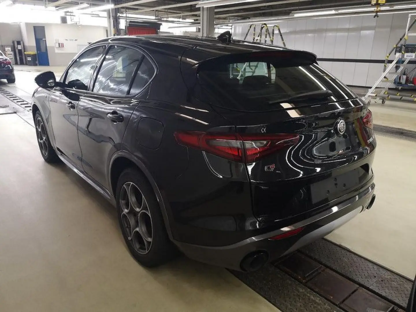 Stelvio 2.0 Turbo TI Q4 AT8*Kamera*Memory*ACC*Bi