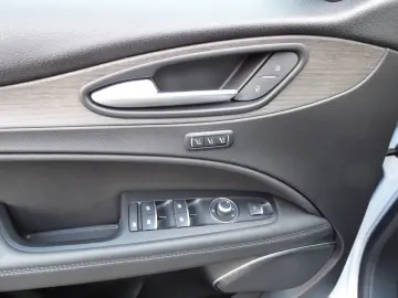 Stelvio 2.0 Turbo 16V 206kW Ti AT8-Q4