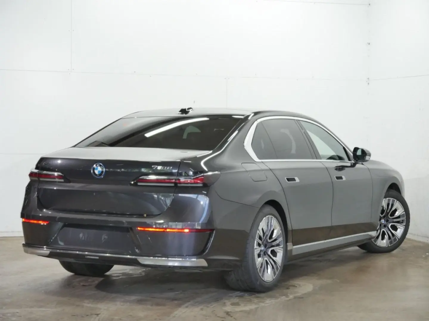 750e xDr Executive,Multisi,IconicG,20