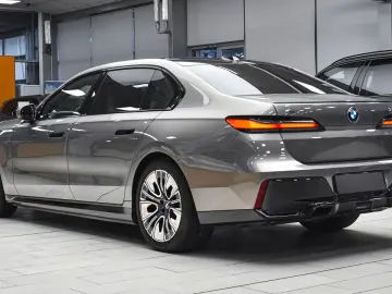 750e xDrive M Sport Plug-in Hybrid Sportautomati
