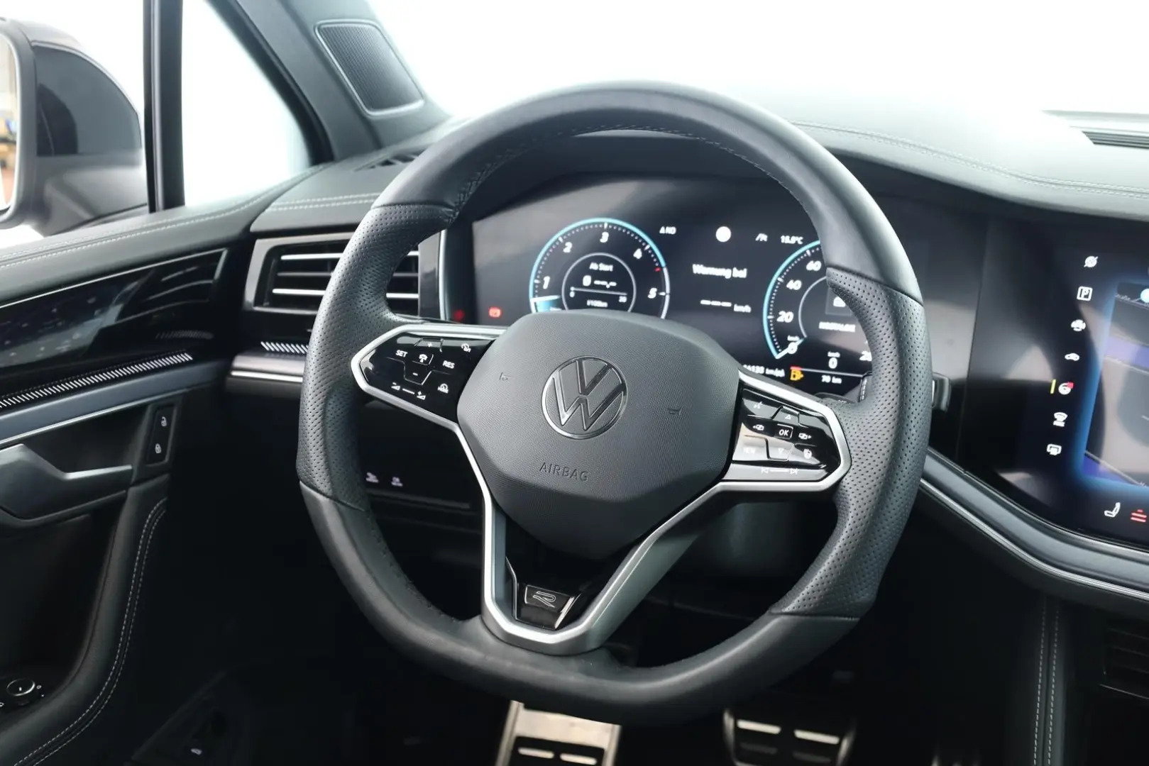 Touareg 3.0 TDI 4M R-Line Leder Pano DCC 22