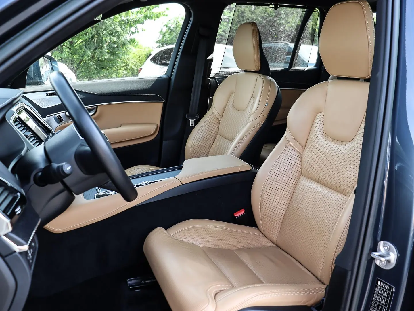 XC90 Plus Bright Recharge Plug-In Hybrid AWD T8 