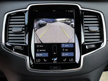 XC90 Plus Bright Recharge Plug-In Hybrid AWD T8 
