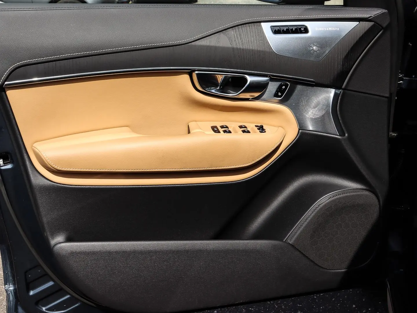 XC90 Plus Bright Recharge Plug-In Hybrid AWD T8 