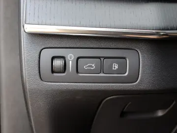 XC90 Plus Bright Recharge Plug-In Hybrid AWD T8 