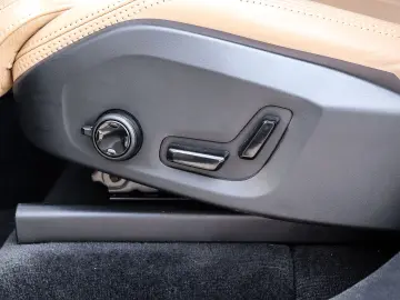 XC90 Plus Bright Recharge Plug-In Hybrid AWD T8 