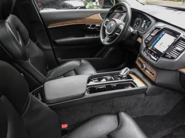 XC90 Plus Bright Recharge Plug-In Hybrid AWD T8 