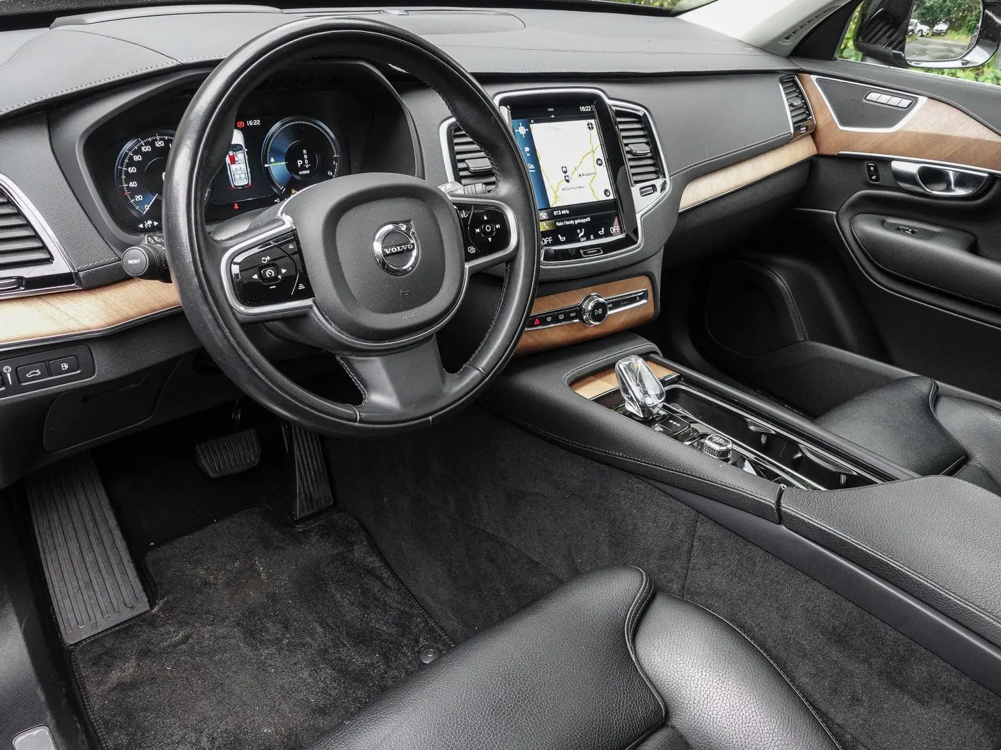 XC90 Plus Bright Recharge Plug-In Hybrid AWD T8 