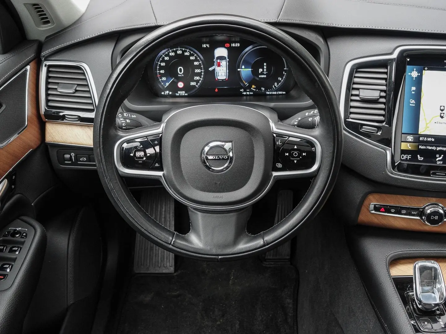 XC90 Plus Bright Recharge Plug-In Hybrid AWD T8 
