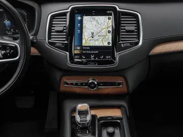 XC90 Plus Bright Recharge Plug-In Hybrid AWD T8 