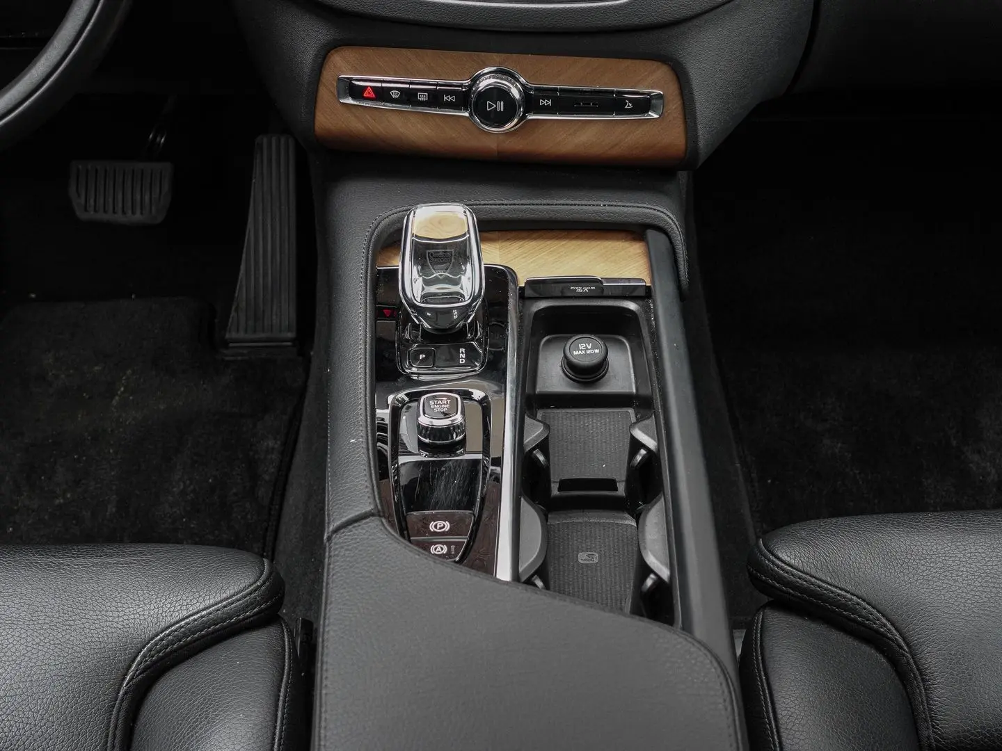 XC90 Plus Bright Recharge Plug-In Hybrid AWD T8 