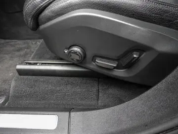XC90 Plus Bright Recharge Plug-In Hybrid AWD T8 