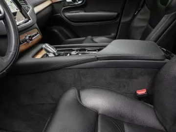 XC90 Plus Bright Recharge Plug-In Hybrid AWD T8 