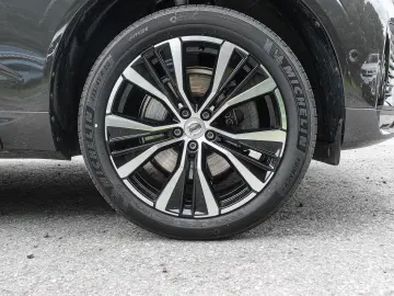 XC60 Plus Dark 2WD B4 Benzin EU6d StandHZG AHK L