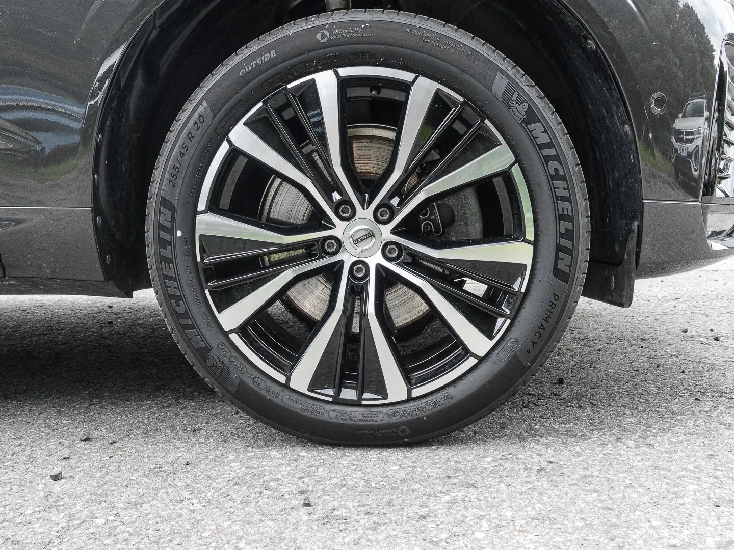 XC60 Plus Dark 2WD B4 Benzin EU6d StandHZG AHK L