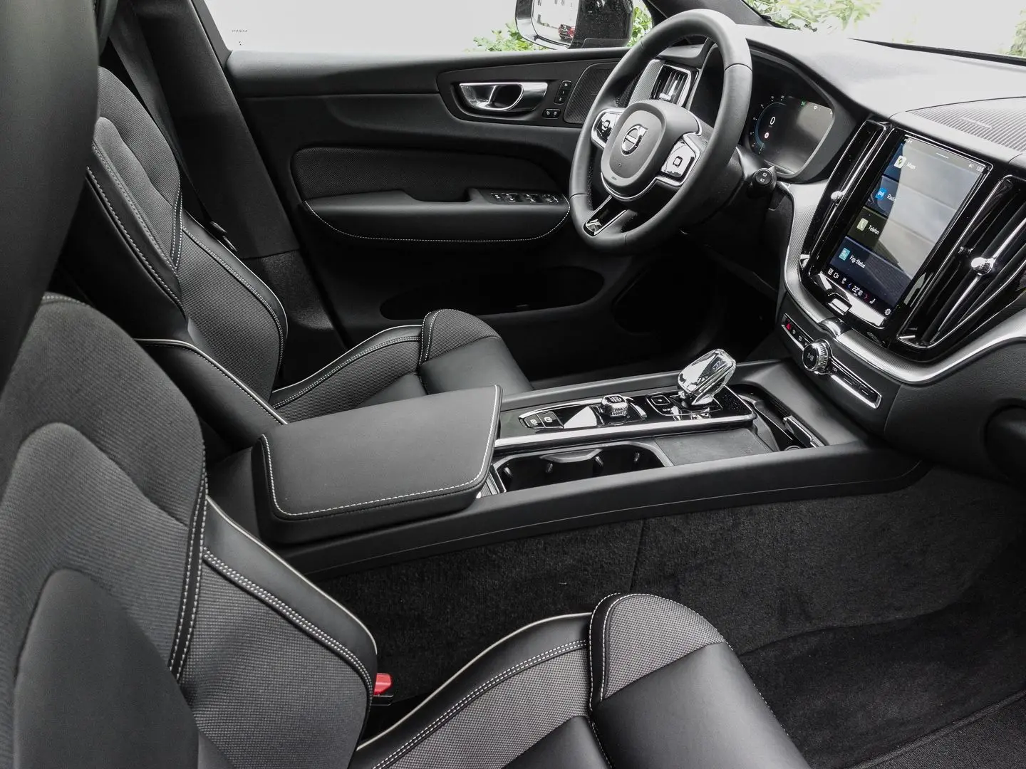 XC60 Plus Dark 2WD B4 Benzin EU6d StandHZG AHK L
