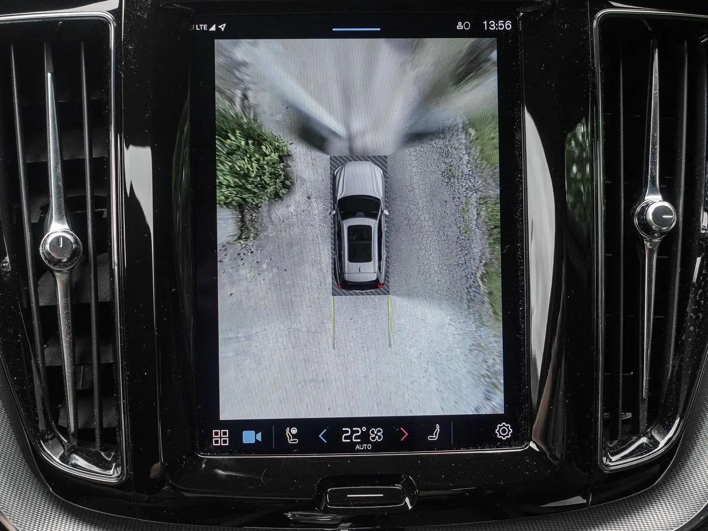XC60 Plus Dark 2WD B4 Benzin EU6d StandHZG AHK L