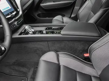 XC60 Plus Dark 2WD B4 Benzin EU6d StandHZG AHK L